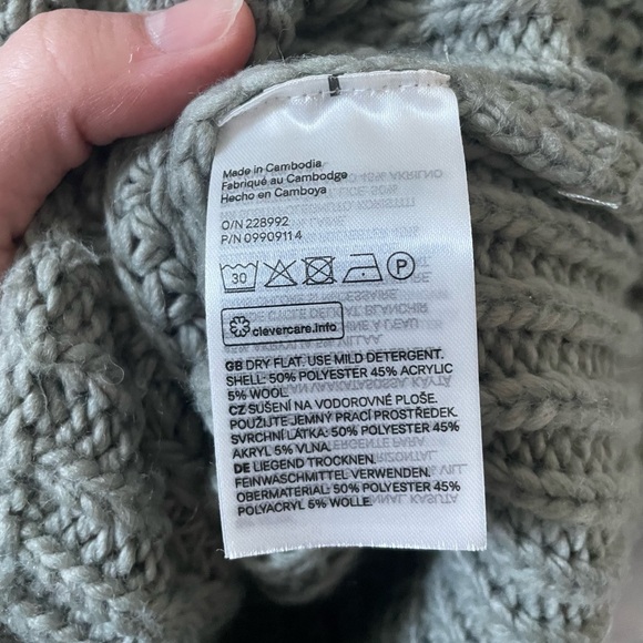NWOT H&M Mock Neck Sweater - Picture 5 of 5